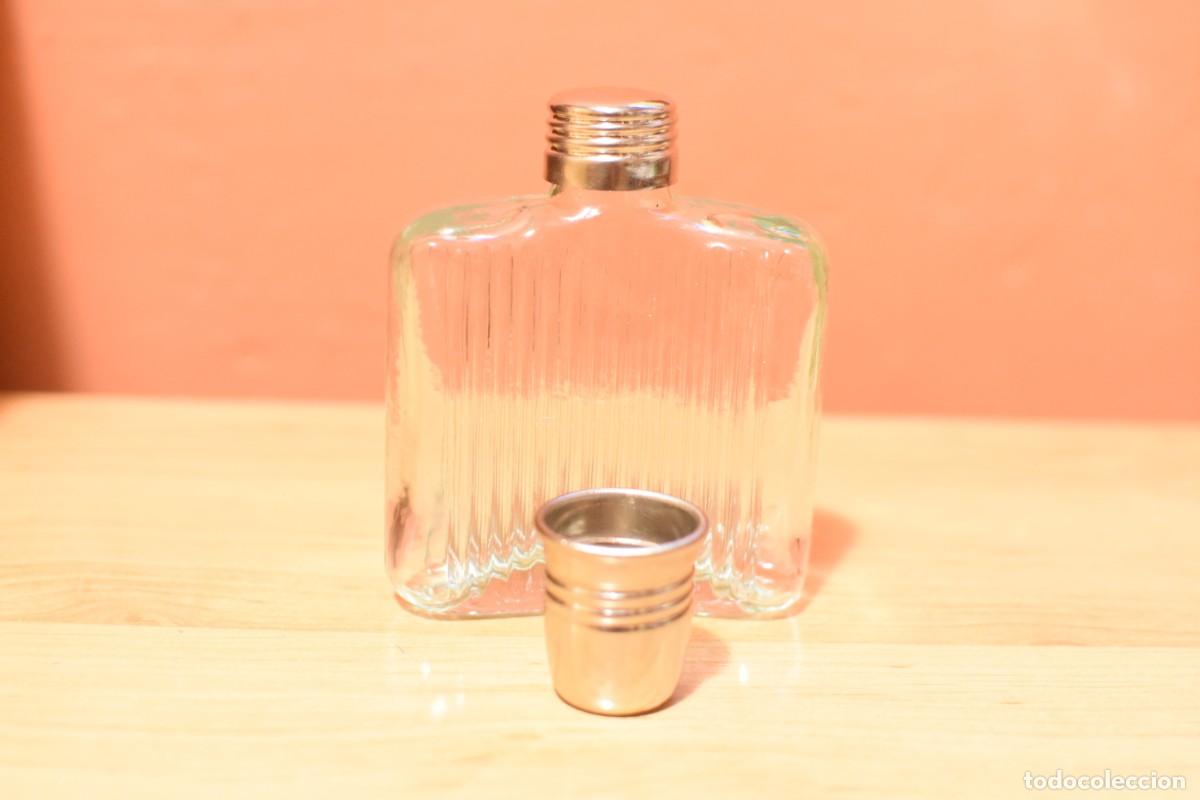 Botellas antiguas: Antigua petaca de cristal - Foto 2