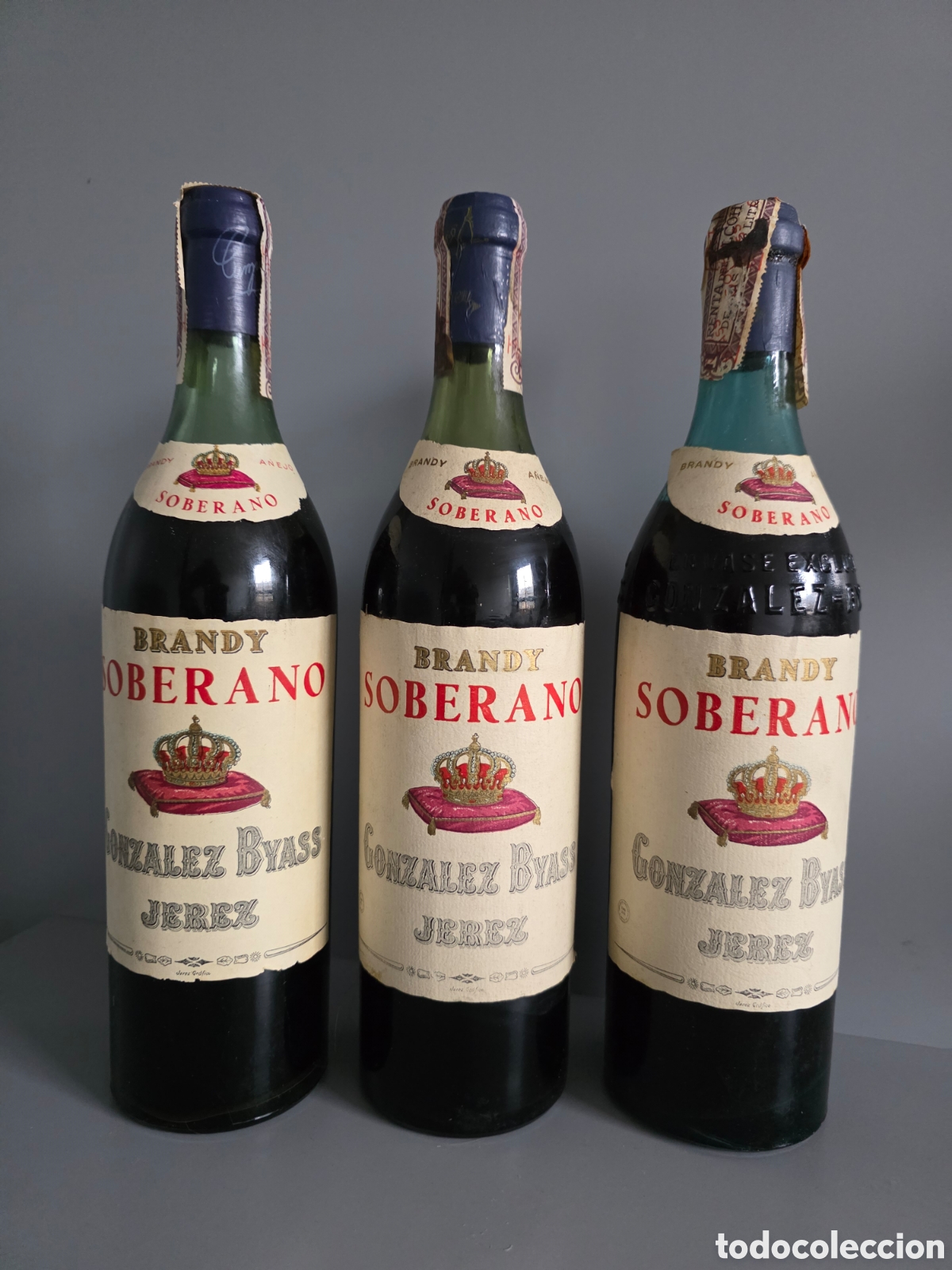 Botellas antiguas: Tres botellas brandy Soberano. 80 centimos - Foto 1