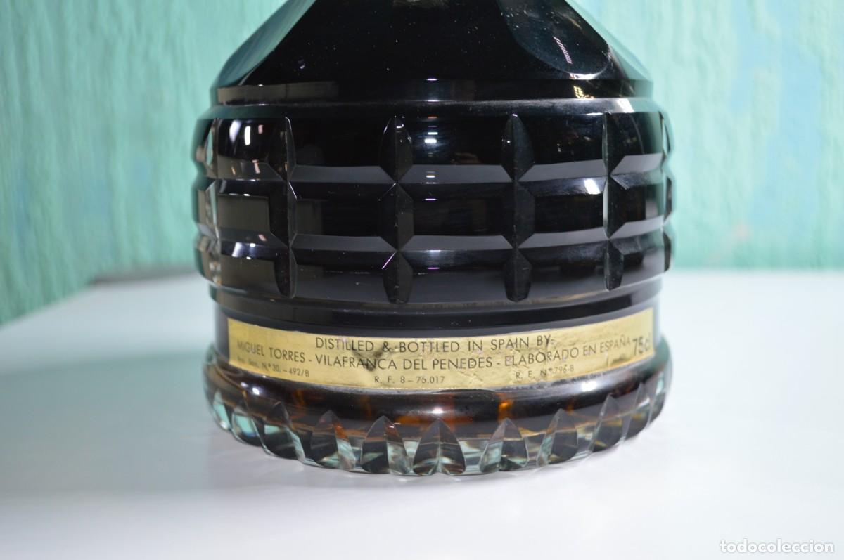Botellas antiguas: BRANDY TORRES HONORABLE IMPERIAL BRANDY 40&ordm;75cl - Foto 2