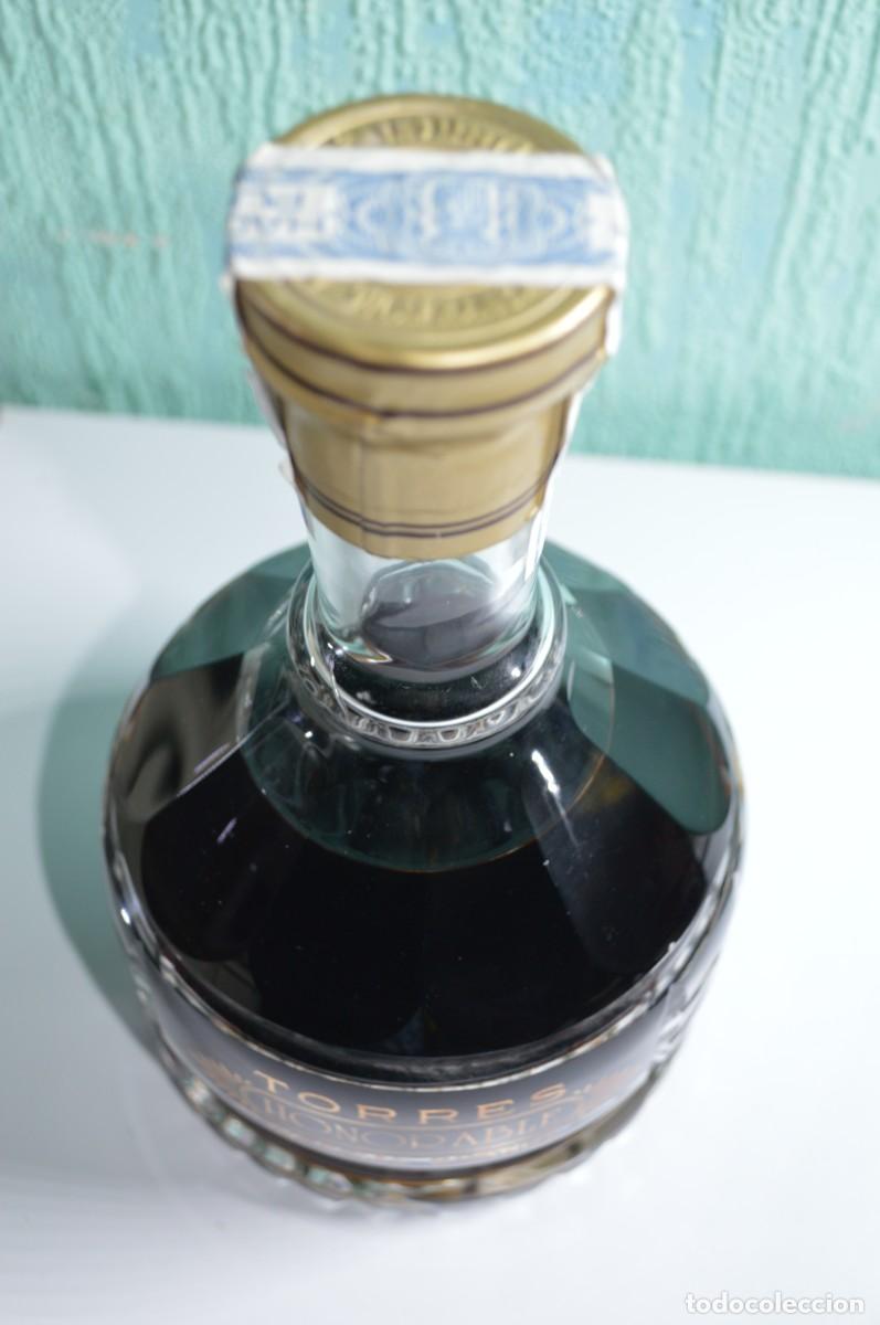 Botellas antiguas: BRANDY TORRES HONORABLE IMPERIAL BRANDY 40&ordm;75cl - Foto 5