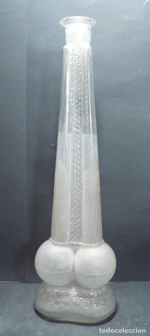 Botellas antiguas: BOTELLA DE CRISTAL CON FORMA - Foto 1