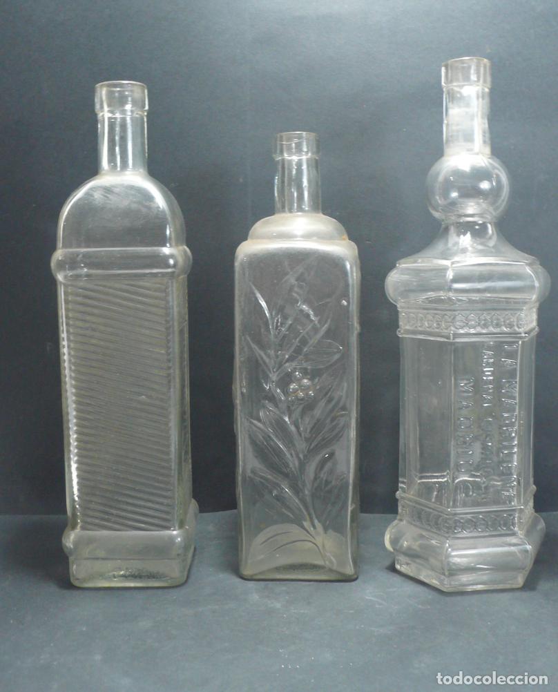 Botellas antiguas: TRES BOTELLAS DE CRISTAL - Foto 1