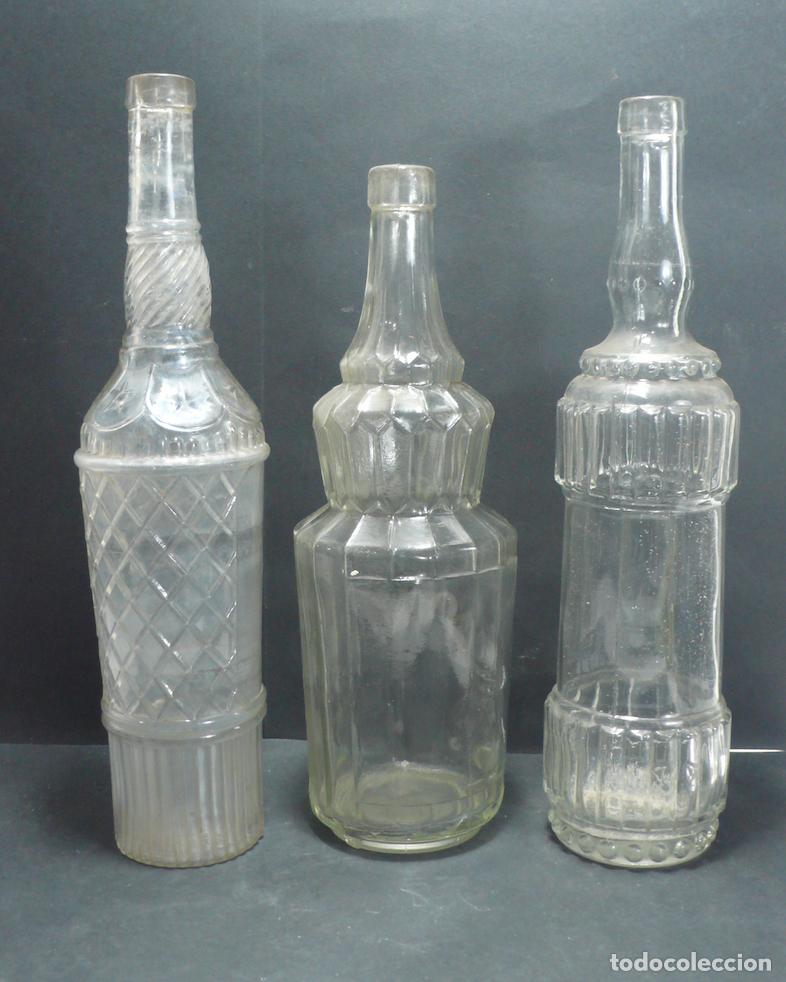 Botellas antiguas: TRES BOTELLAS DE CRISTAL - Foto 1