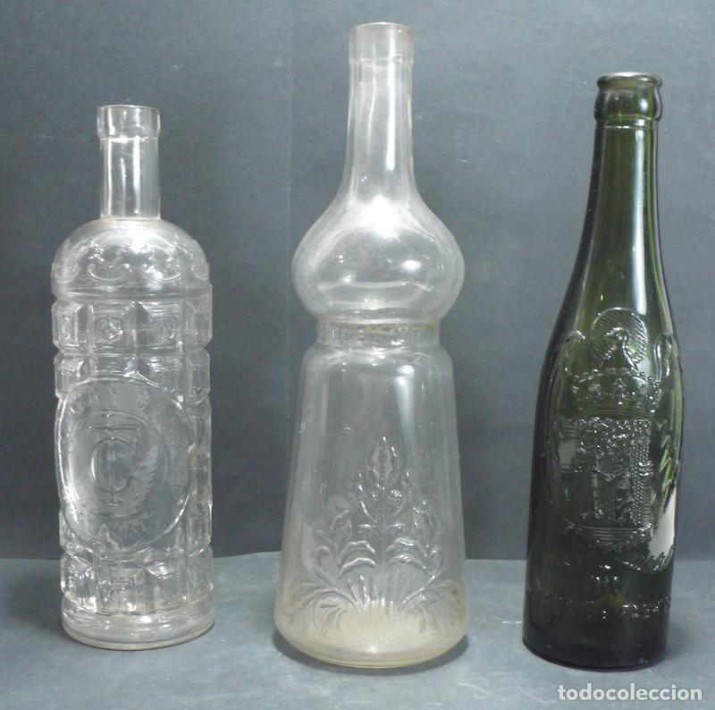 Botellas antiguas: TRES BOTELLAS DE CRISTAL - Foto 1