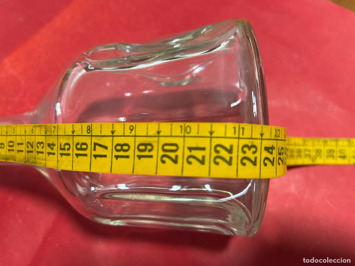 Botellas antiguas: botella con forma rara para licor - Foto 4