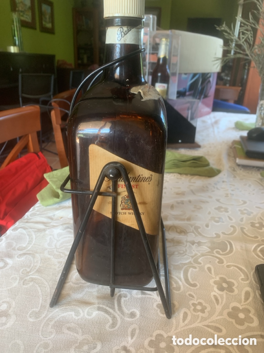 Botellas antiguas: Botella de ballantines con balanc&iacute;n - Foto 3
