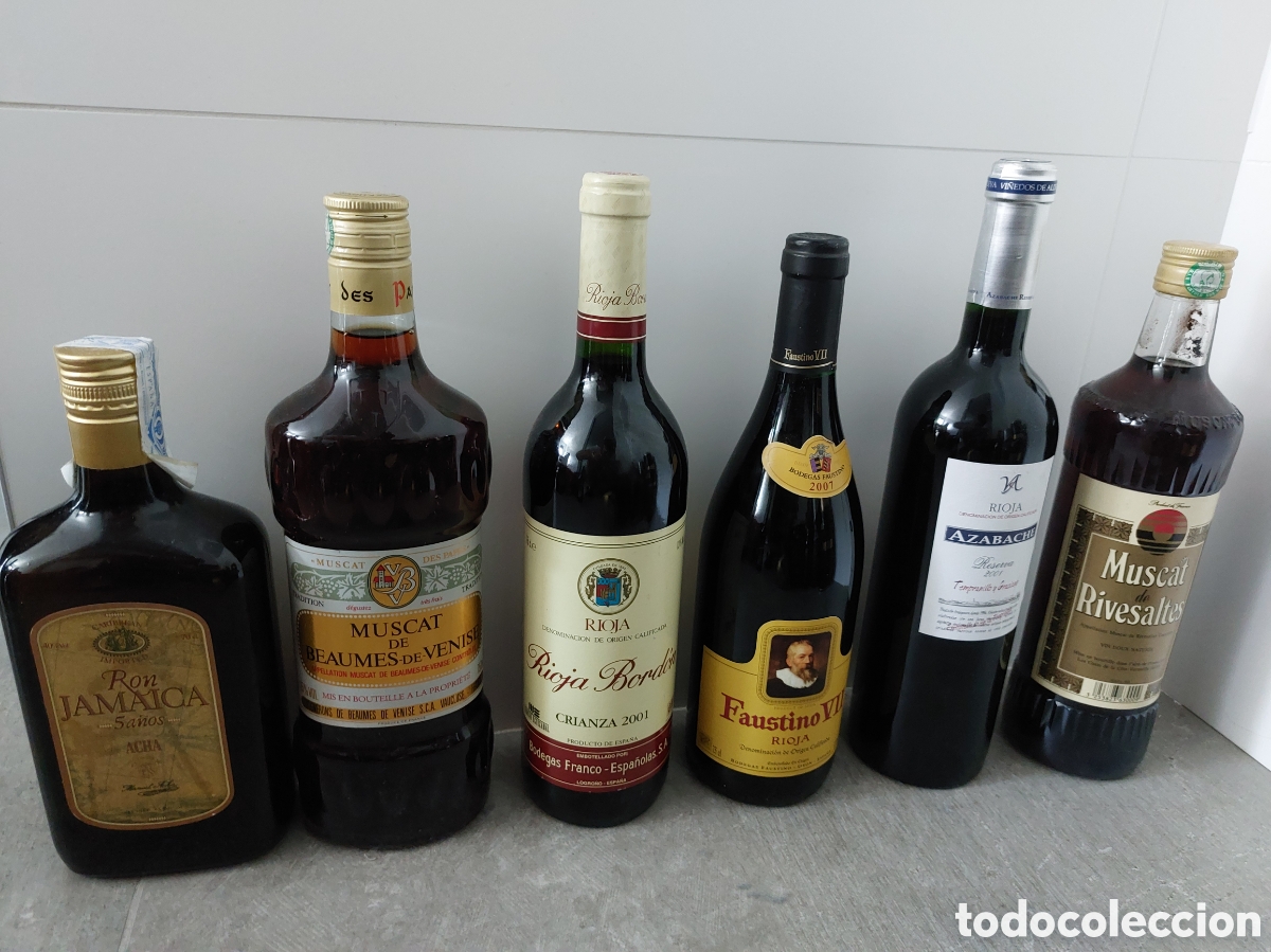 Botellas antiguas: Botellas variadas (muscat, ron, vino) - Foto 1