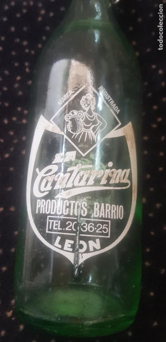 Botellas antiguas: LA CANTARINA-LEON ,BOTELLA 1 LITRO - Foto 1