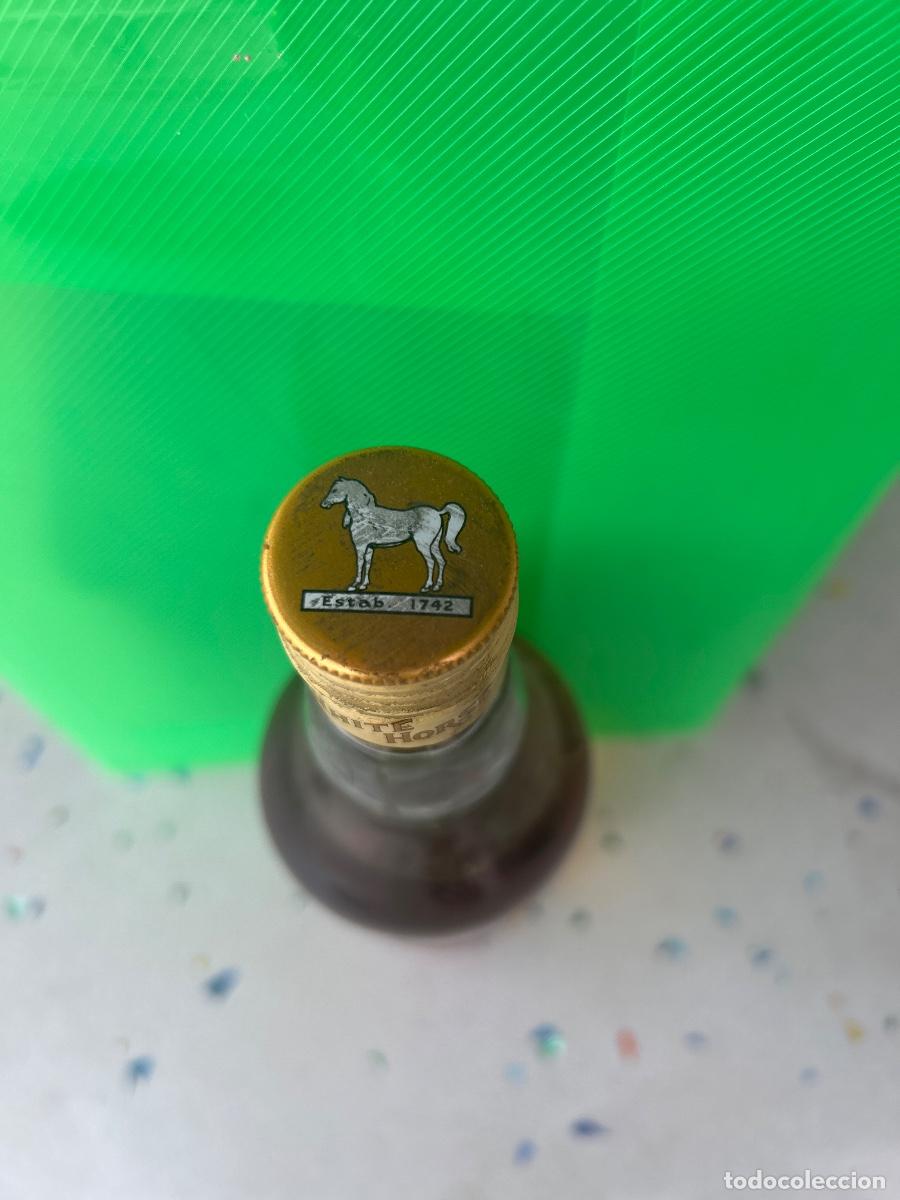 Botellas antiguas: Botella whisky White Horse - Foto 4