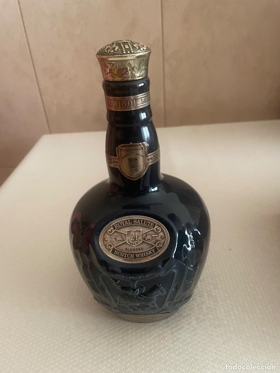 Botellas antiguas: Botella CHIVAS 21 Azul (vac&iacute;a) - Foto 1