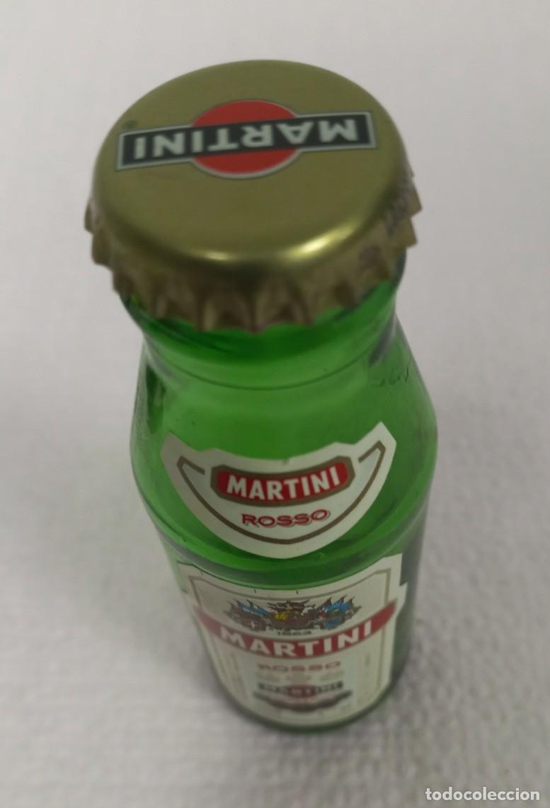 Botellas antiguas: ANTIGUA BOTELLA MINIATURA DE MARTINI ROSSO - Foto 2