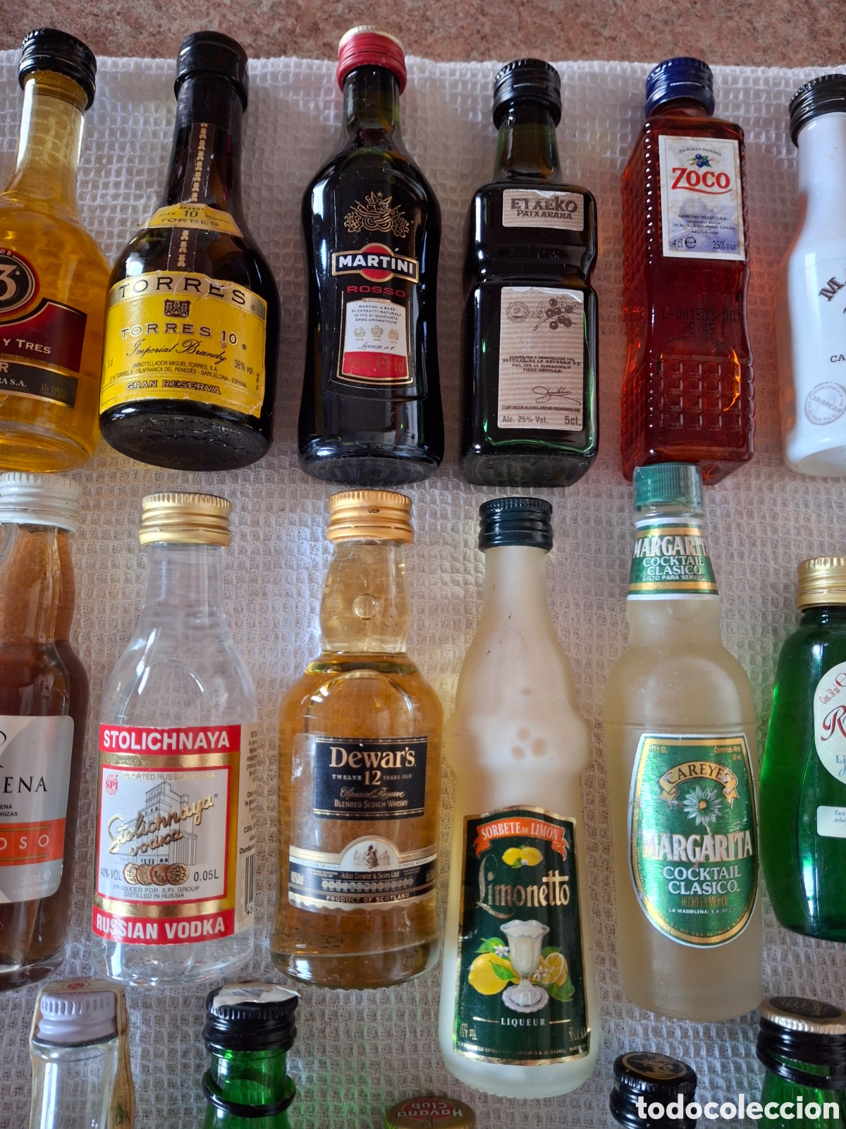 Botellas antiguas: Lote botellas mini. 30 botellitas varias - Foto 3