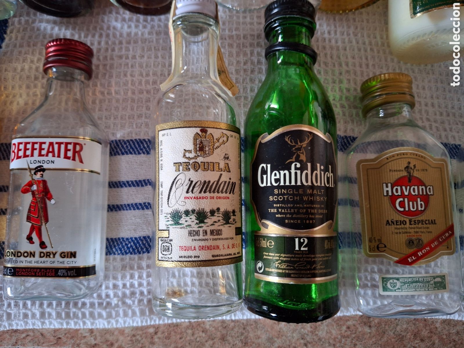 Botellas antiguas: Lote botellas mini. 30 botellitas varias - Foto 6