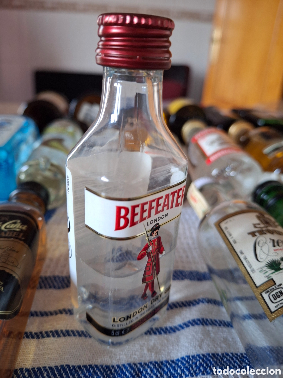 Botellas antiguas: Lote botellas mini. 30 botellitas varias - Foto 8