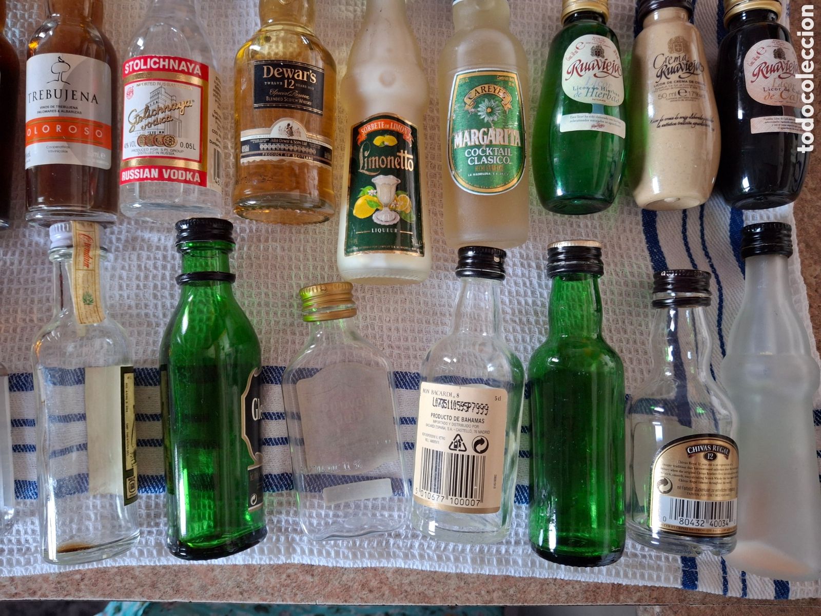 Botellas antiguas: Lote botellas mini. 30 botellitas varias - Foto 9