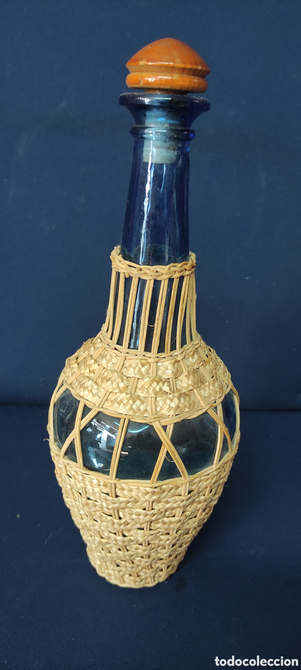 Botellas antiguas: Botella de cristal azul - Foto 2