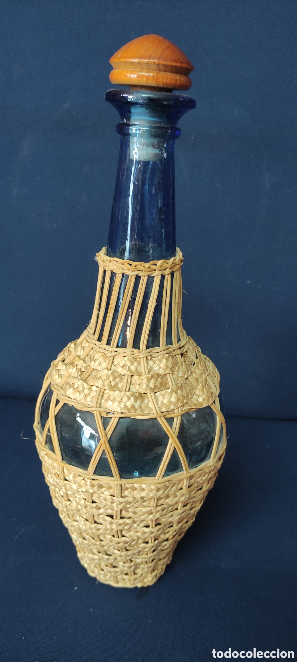 Botellas antiguas: Botella de cristal azul - Foto 4
