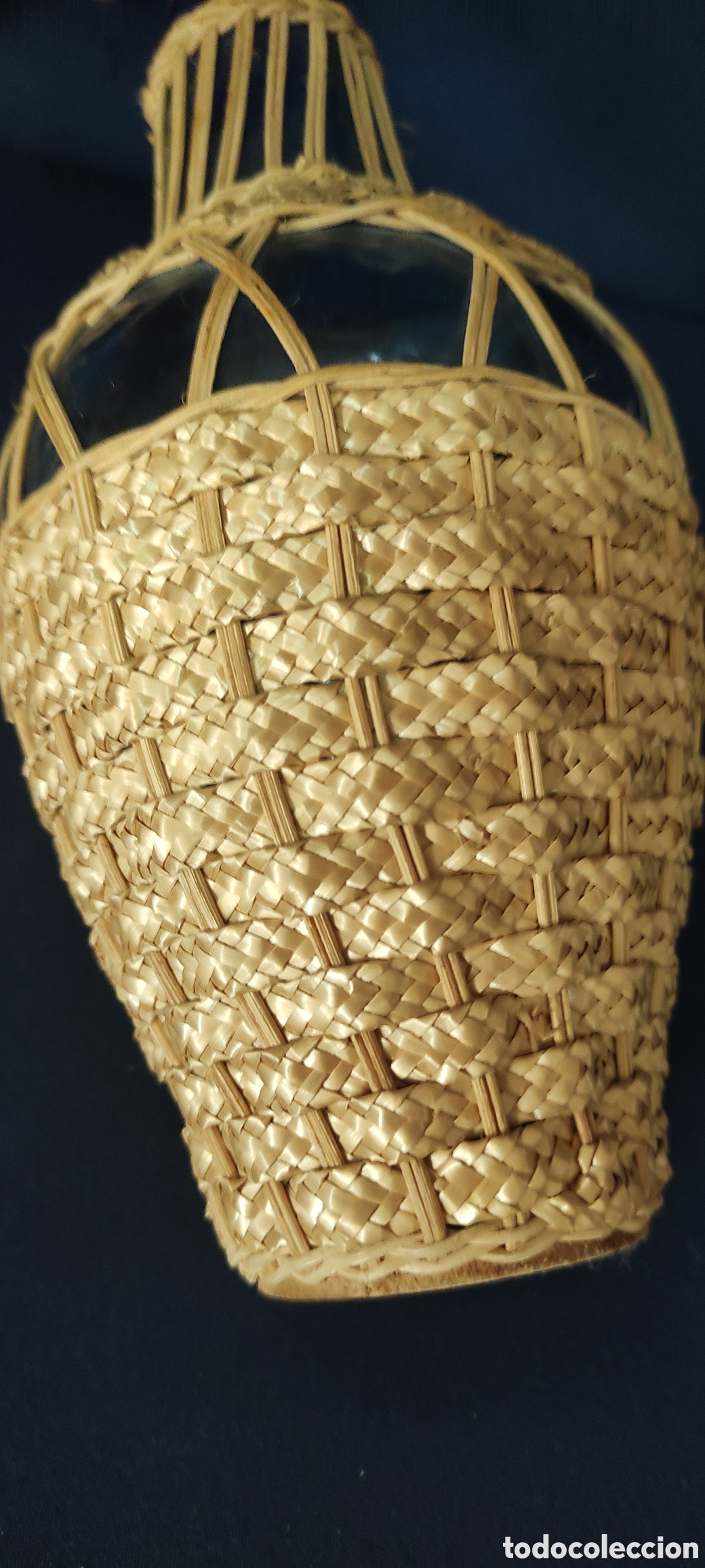 Botellas antiguas: Botella de cristal azul - Foto 6