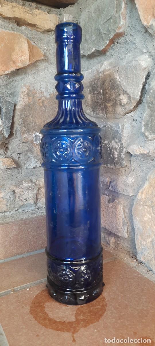 Botellas antiguas: Botella antigua azul - Foto 1