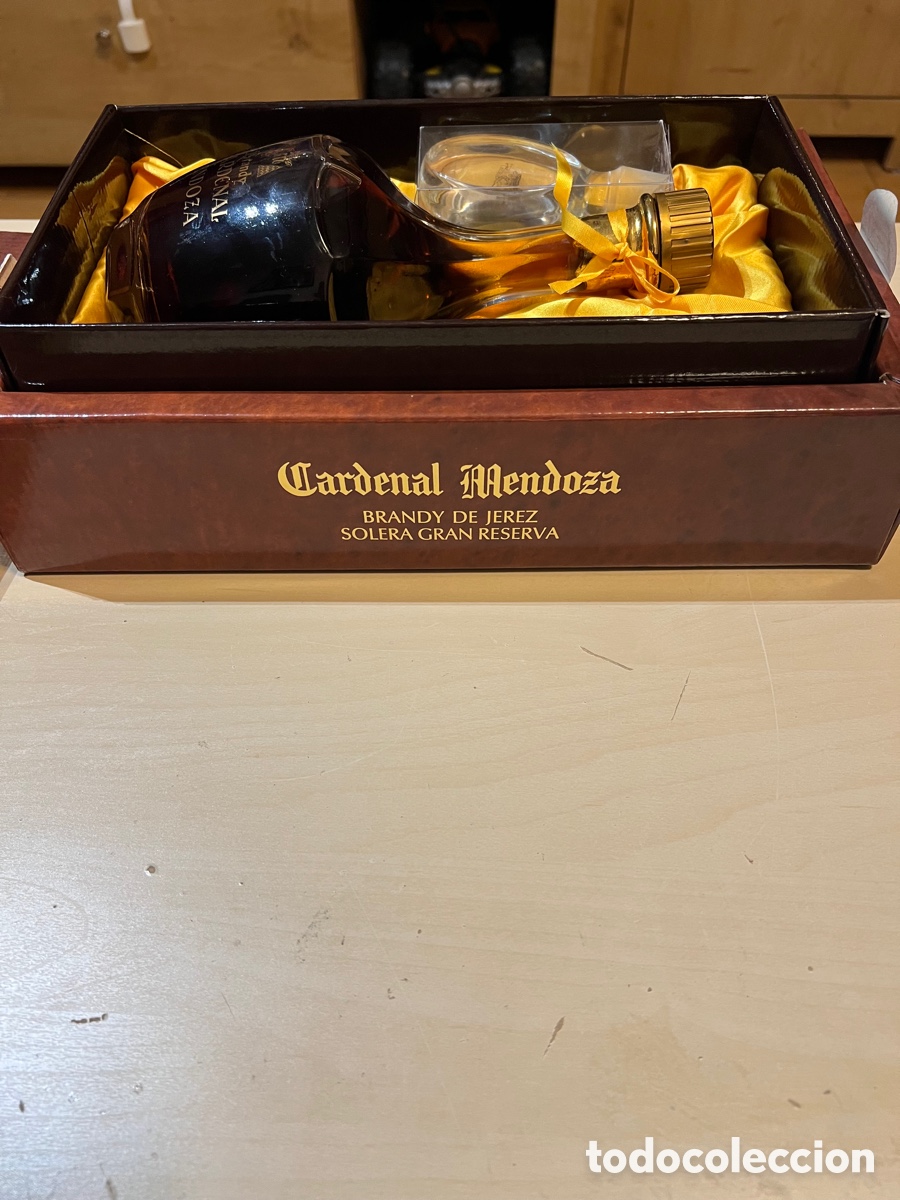 Botellas antiguas: Botella cardenal Mendoza de lujo - Foto 6