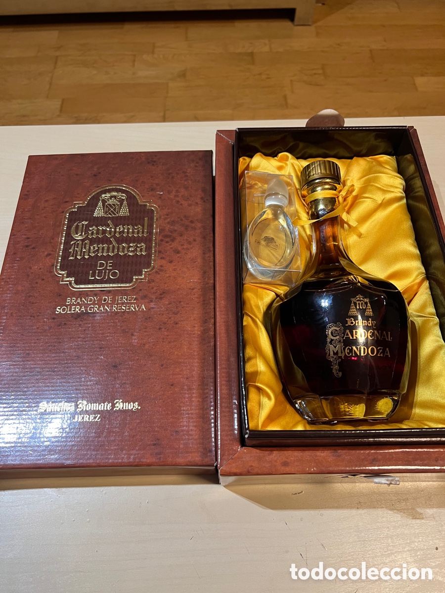 Botellas antiguas: Botella cardenal Mendoza de lujo - Foto 1