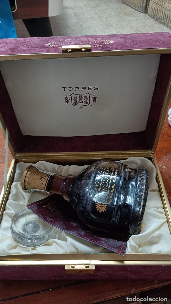 Botellas antiguas: Torres honorable imperial brandy - Foto 1