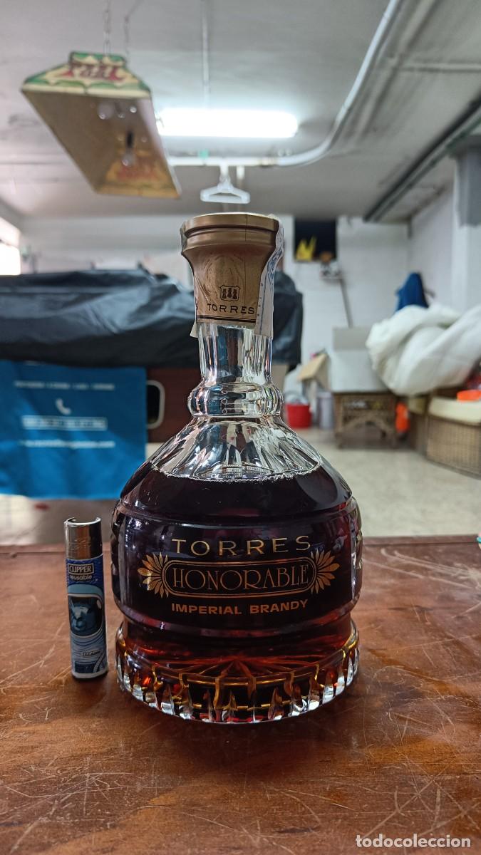 Botellas antiguas: Torres honorable imperial brandy - Foto 4