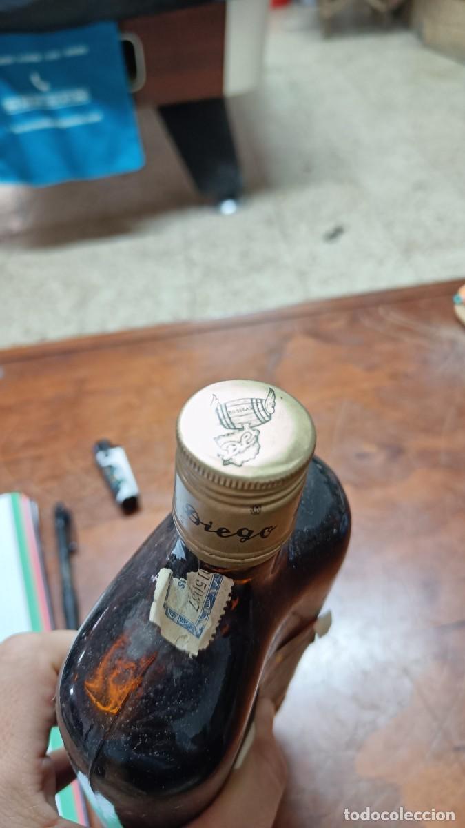 Botellas antiguas: Brandy catedr&aacute;tico diego L&oacute;pez - Foto 3