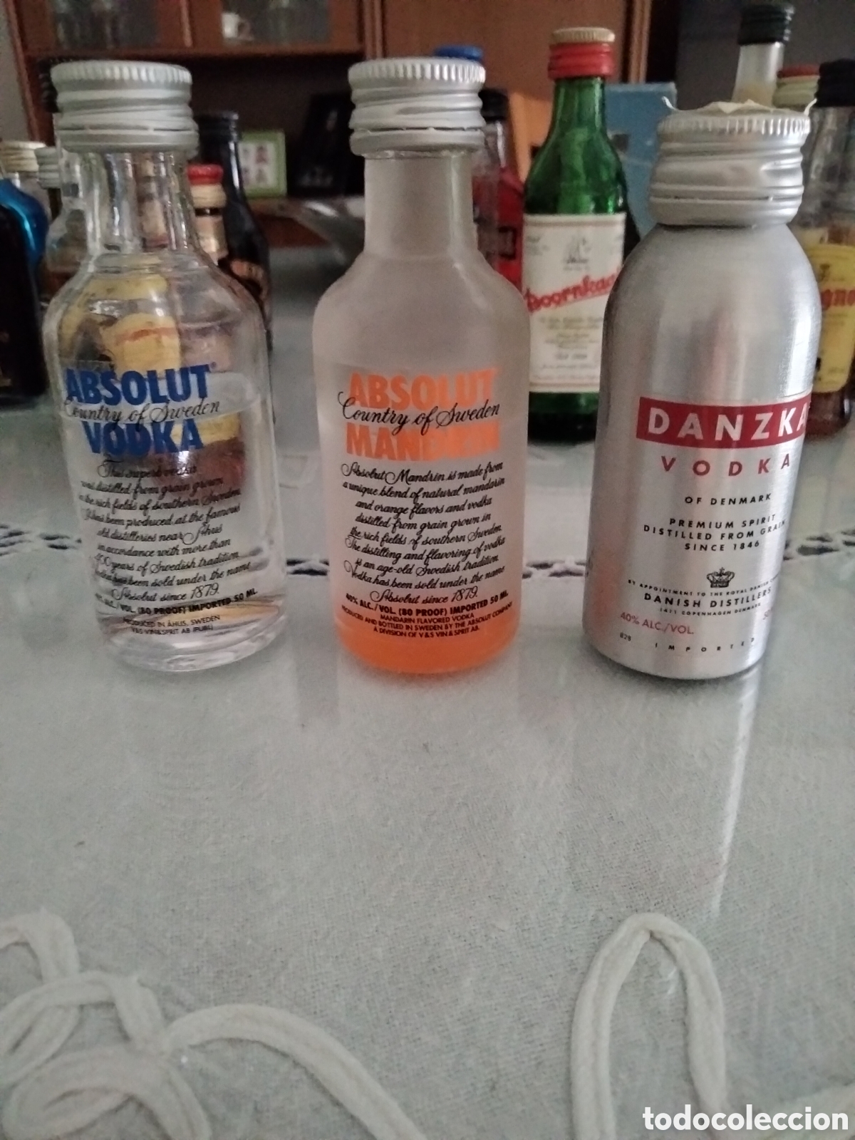 Botellas antiguas: Mini botellas de licor - Foto 1