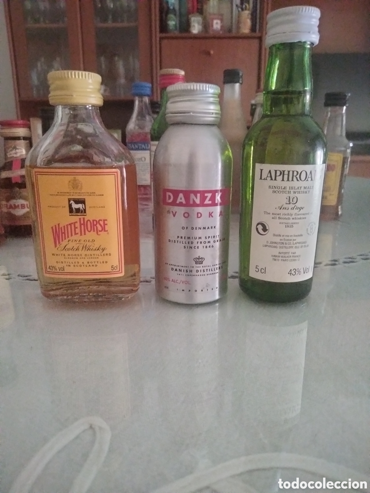 Botellas antiguas: Mini botellas de licor - Foto 1