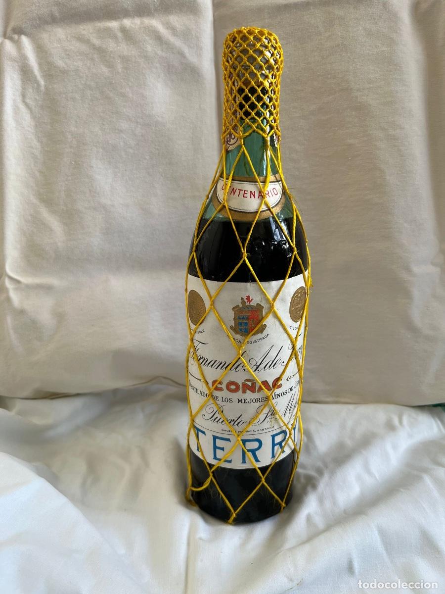 Botellas antiguas: Lote de botellas de Co&ntilde;ac Terry - Foto 1