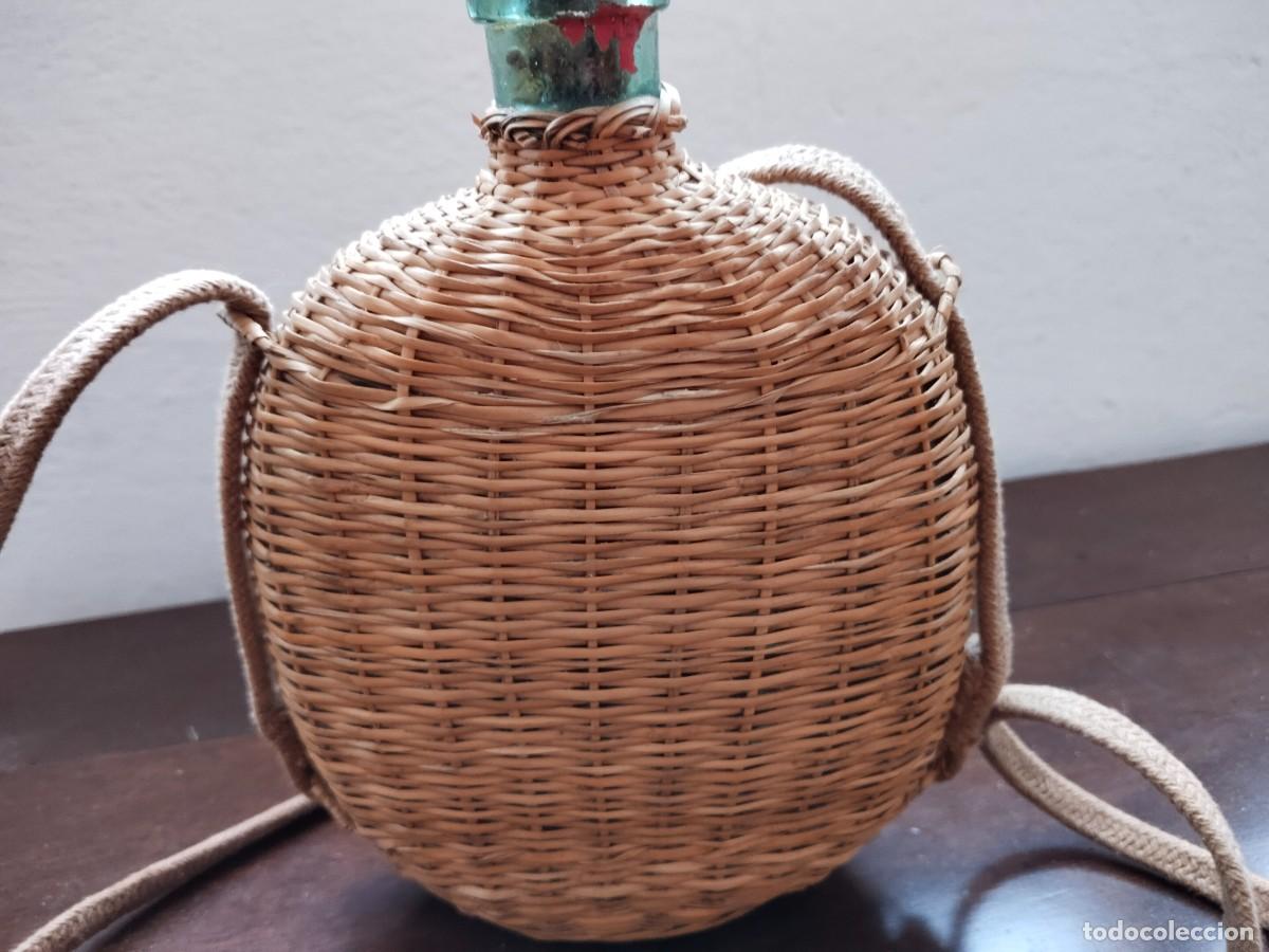 Botellas antiguas: Antigua botella forrada en mimbre. Ver. - Foto 3
