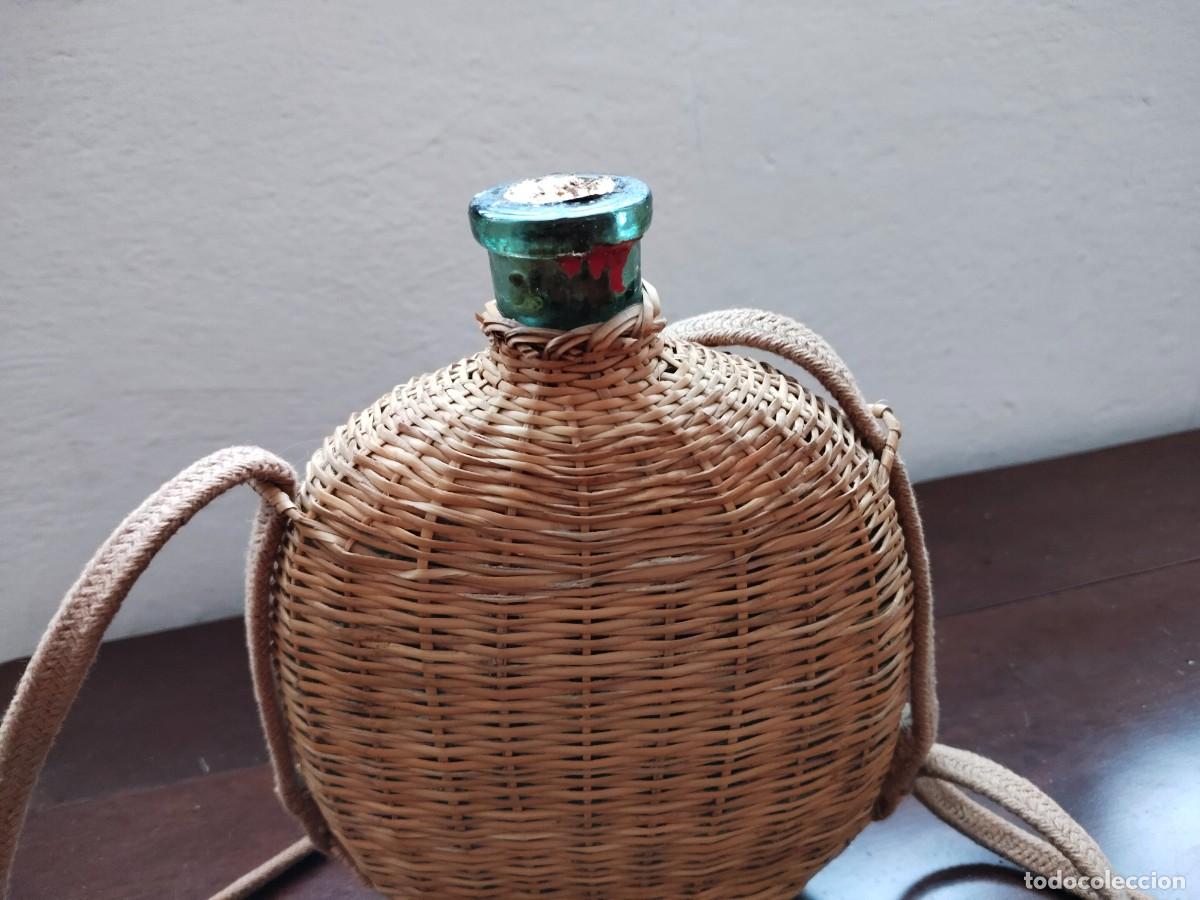 Botellas antiguas: Antigua botella forrada en mimbre. Ver. - Foto 4