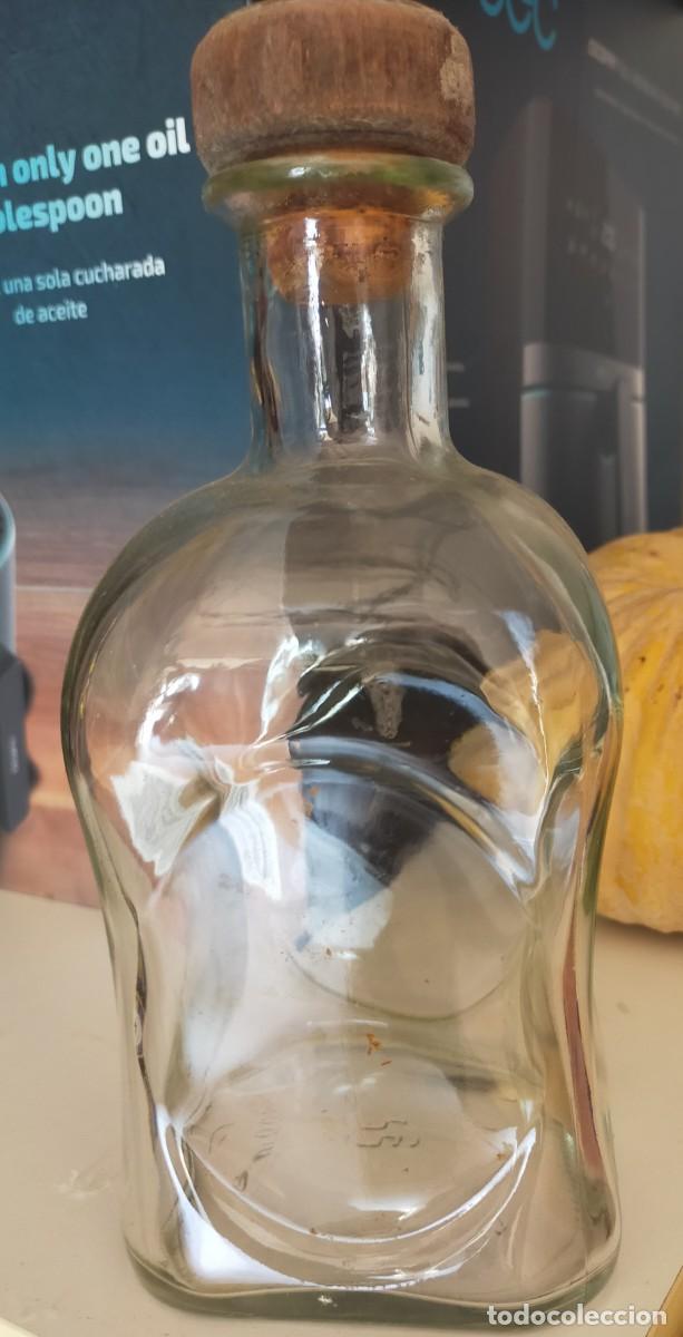 Botellas antiguas: BOTELLA DE WHISHY CARDU VAC&Iacute;A - Foto 1