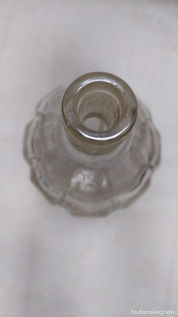 Botellas antiguas: Botella de sifon Troncoconica en relieve - Foto 3