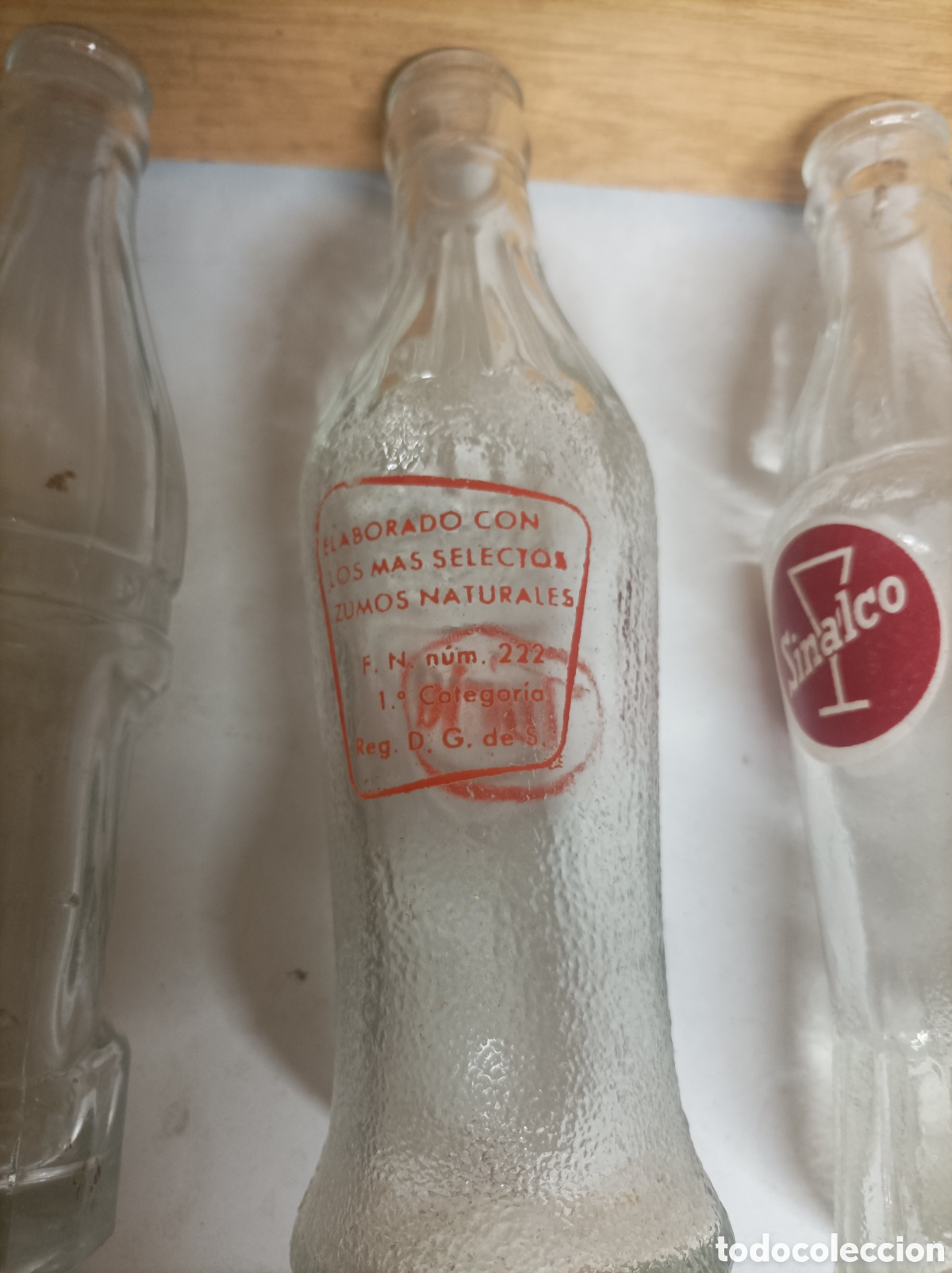 Botellas antiguas: Lote de siete botellas de bebidas - Foto 9