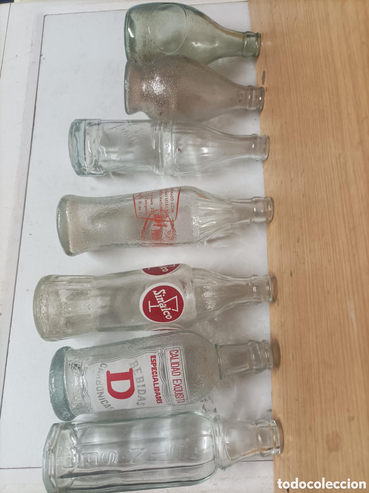 Botellas antiguas: Lote de siete botellas de bebidas - Foto 10