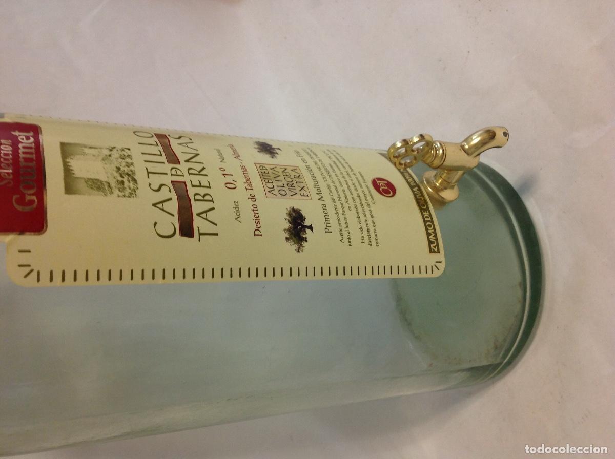 Botellas antiguas: Gran botella con grifo Castillo de Tabernas. - Foto 2