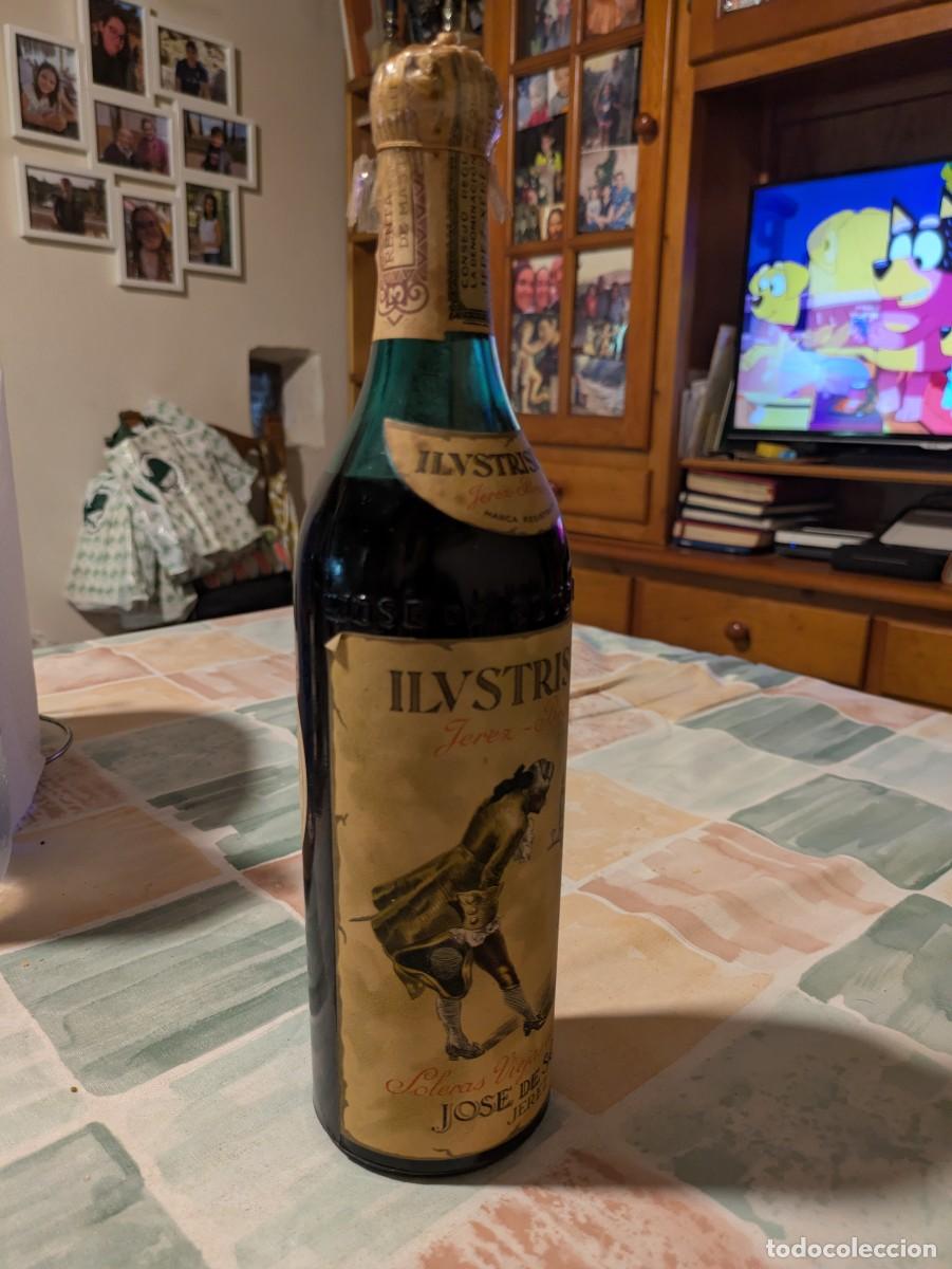 Botellas antiguas: Botella Brandy Ilustrisimo - Foto 2
