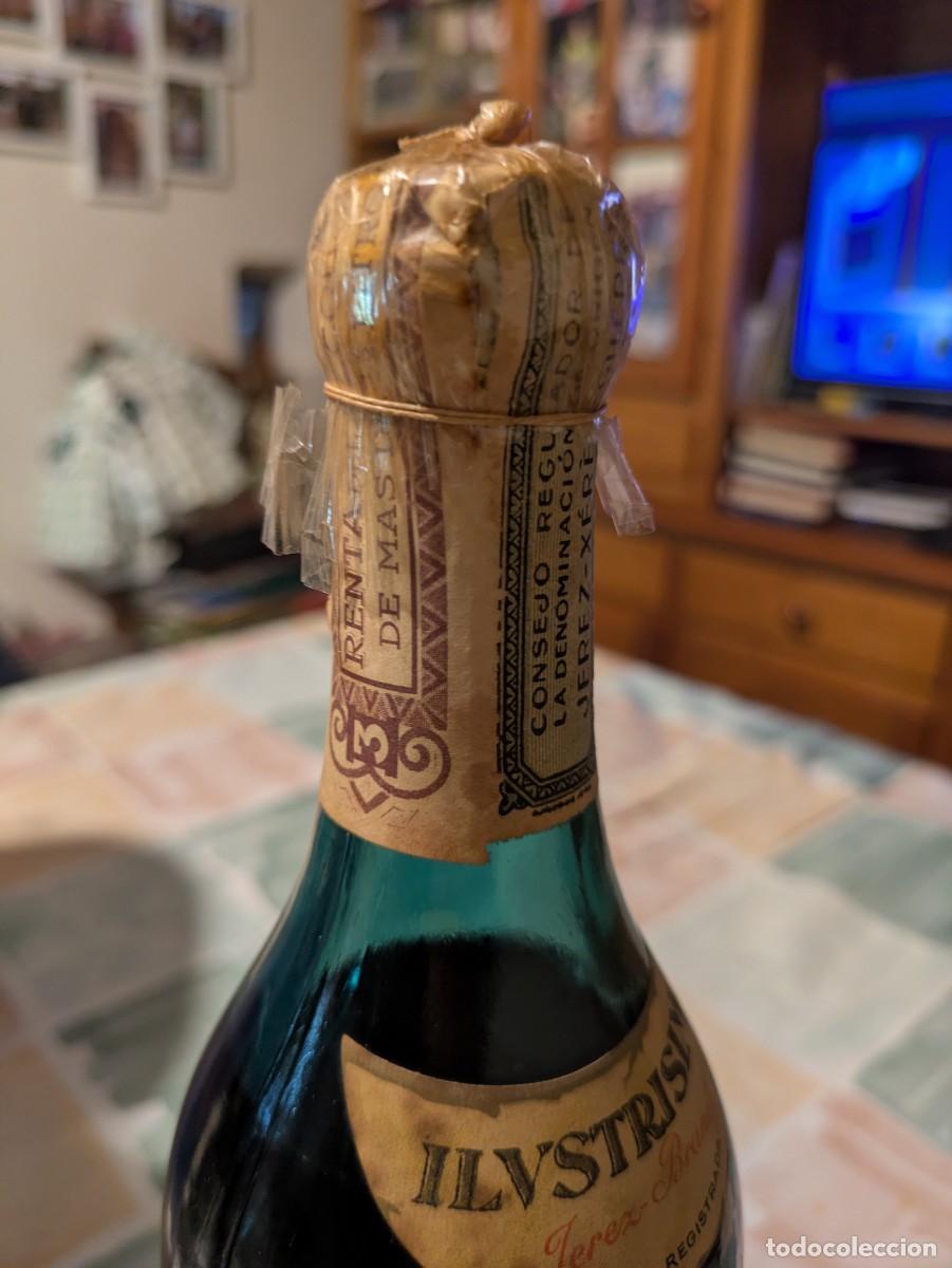 Botellas antiguas: Botella Brandy Ilustrisimo - Foto 3