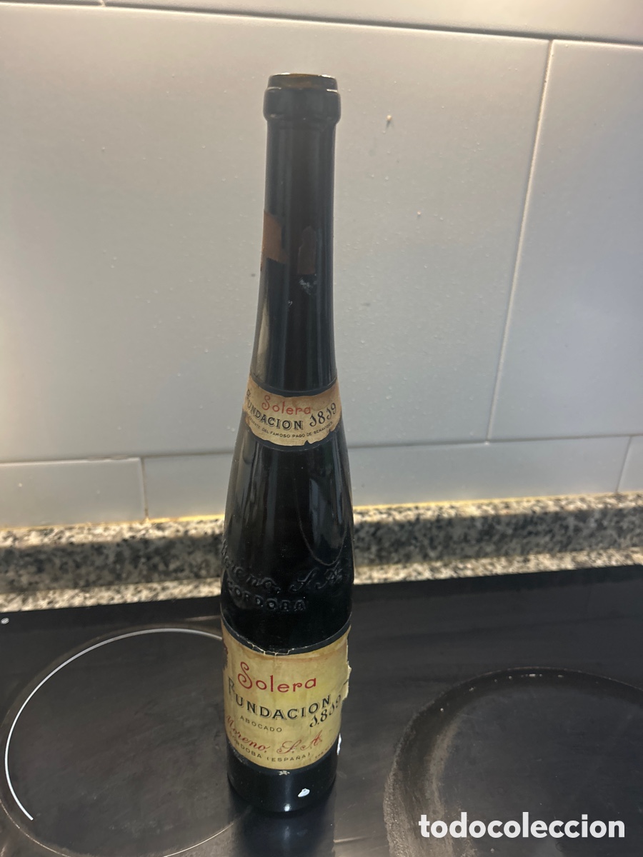 Botellas antiguas: Botella fundaci&oacute;n solera 1819 - Foto 1