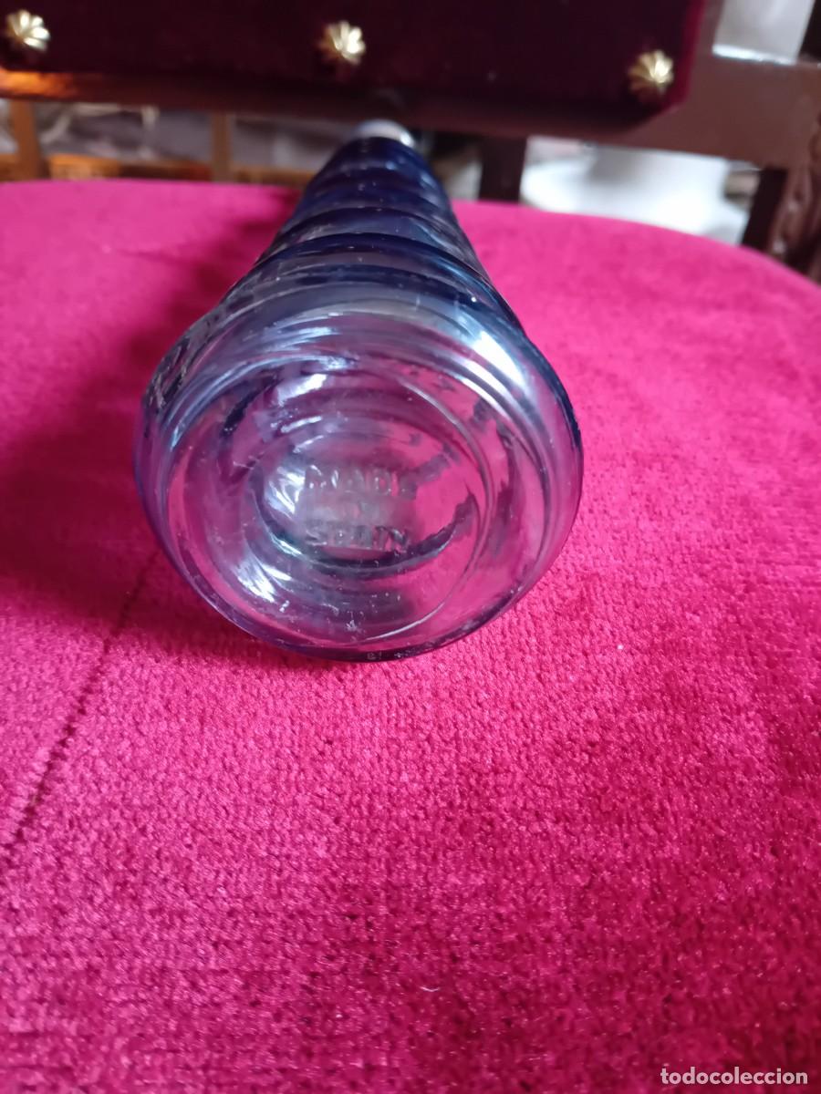 Botellas antiguas: Botella de cristal con ocho l&oacute;bulos - Foto 3