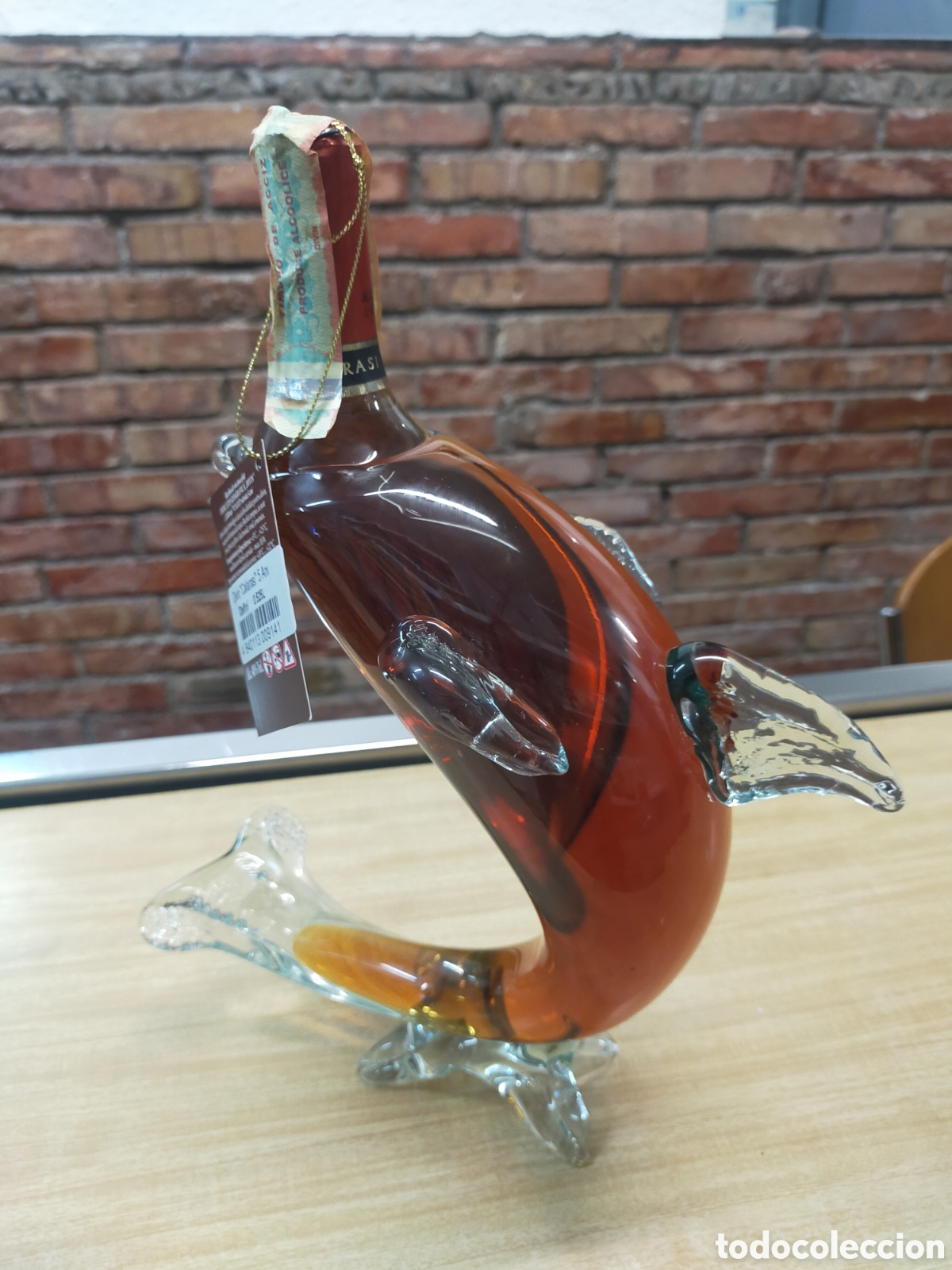 Botellas antiguas: Botella forma de delf&iacute;n, brandy armenio - Foto 6