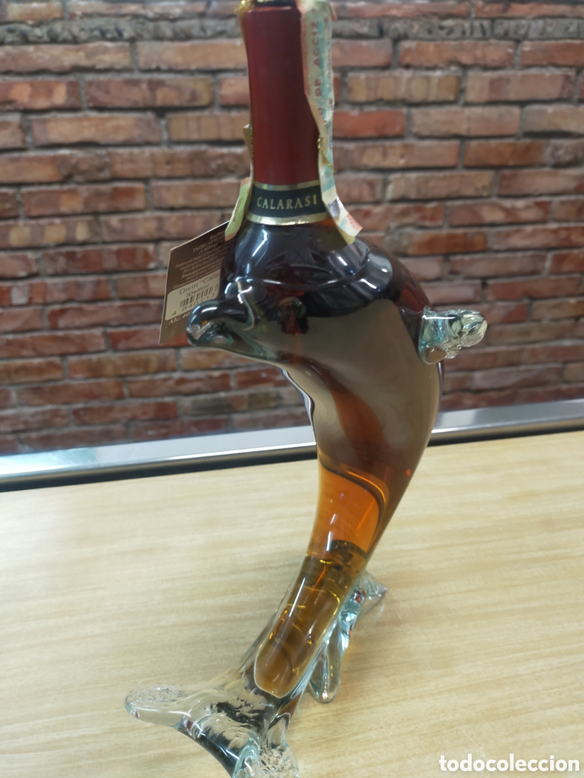Botellas antiguas: Botella forma de delf&iacute;n, brandy armenio - Foto 8