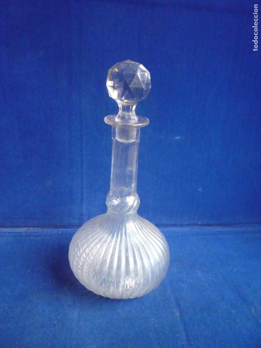 Botellas antiguas: LICORERA O BOTELLA CRISTAL ESTRIADA - Foto 1