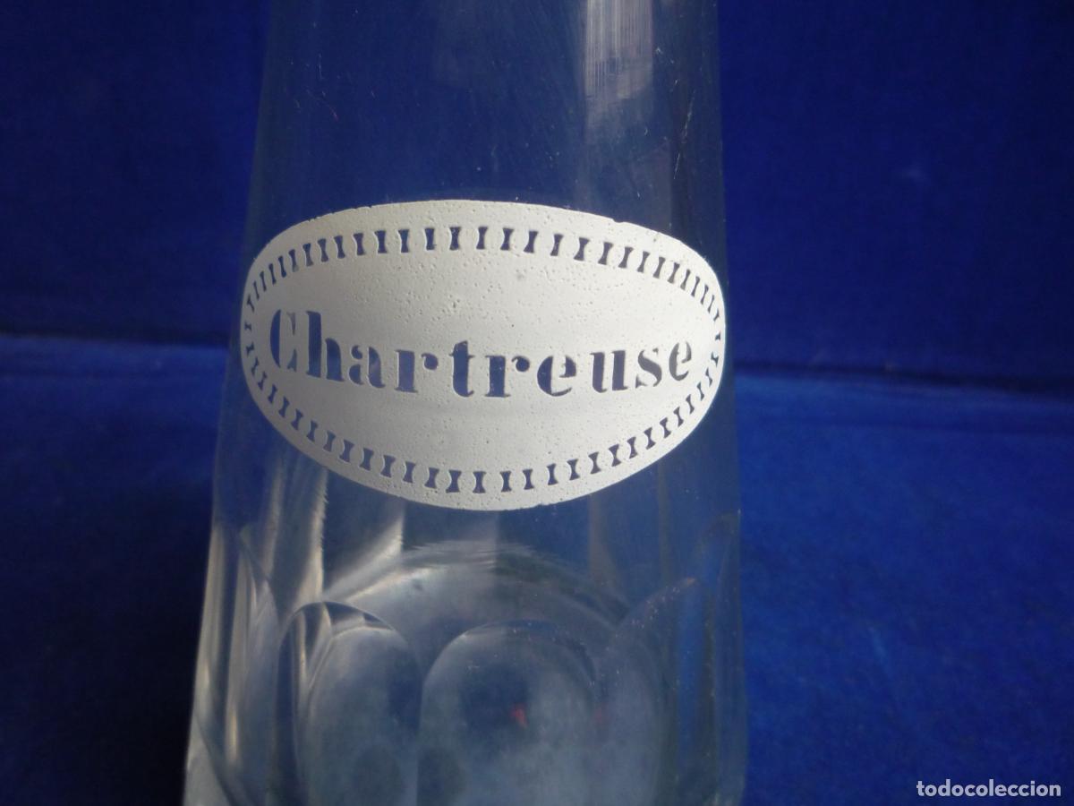 Botellas antiguas: LICORERA O BOTELLA CRISTAL CHARTREUSE - Foto 2