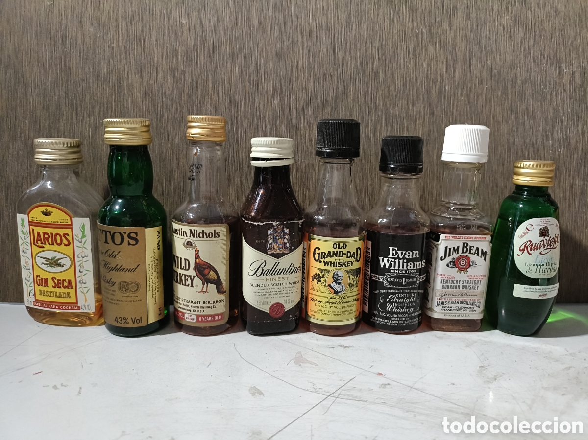 Botellas antiguas: Lote de mini botellas de pl&aacute;stico - Foto 1