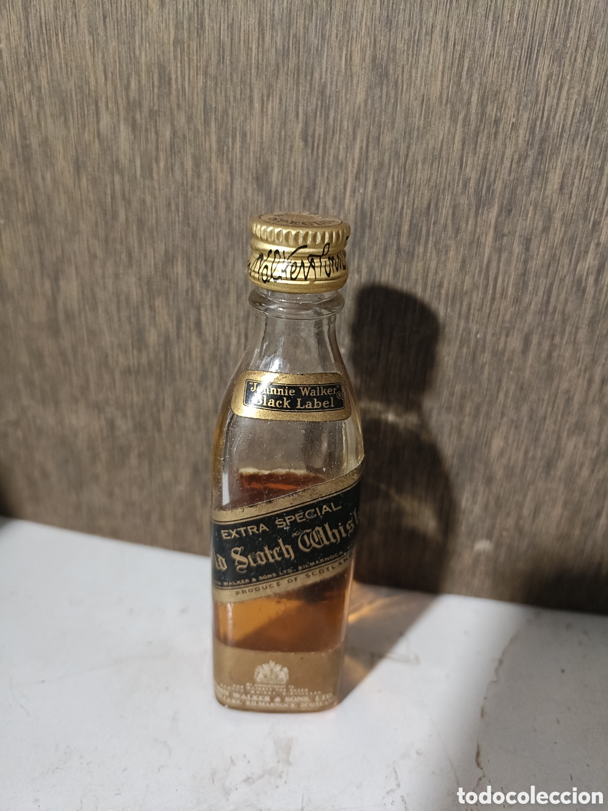 Botellas antiguas: Mini botella de whisky Johnny Walker Black Label - Foto 1