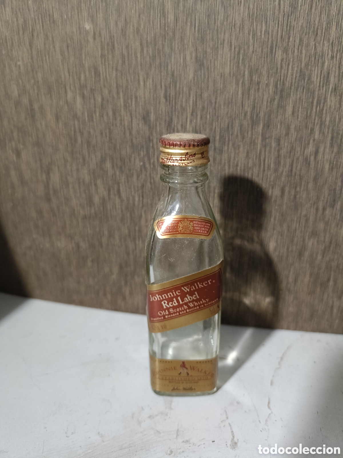 Botellas antiguas: Mini botella de whisky Johnny Walker Red Label - Foto 1