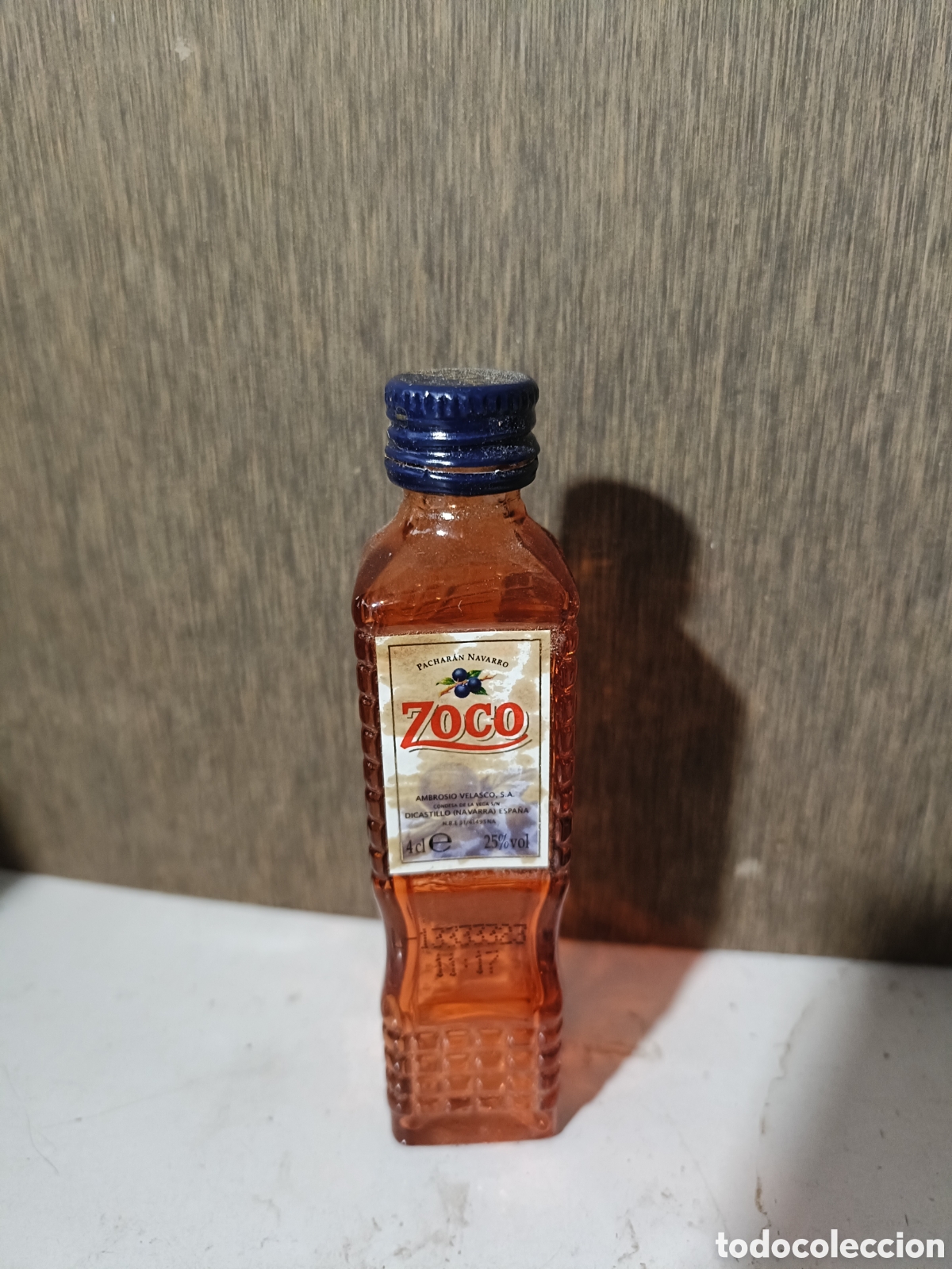 Botellas antiguas: Mini botella de pachar&aacute;n Zoco - Foto 1
